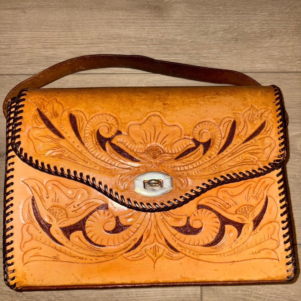 Elegant Tan Leather Handbag
